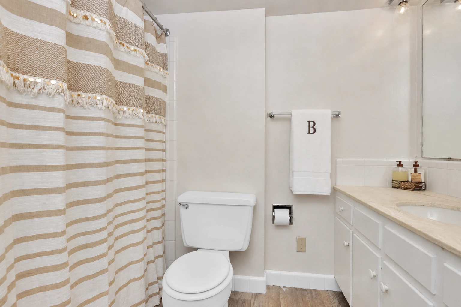 Bel Air Bathroom, Apartment in Mobile, AL