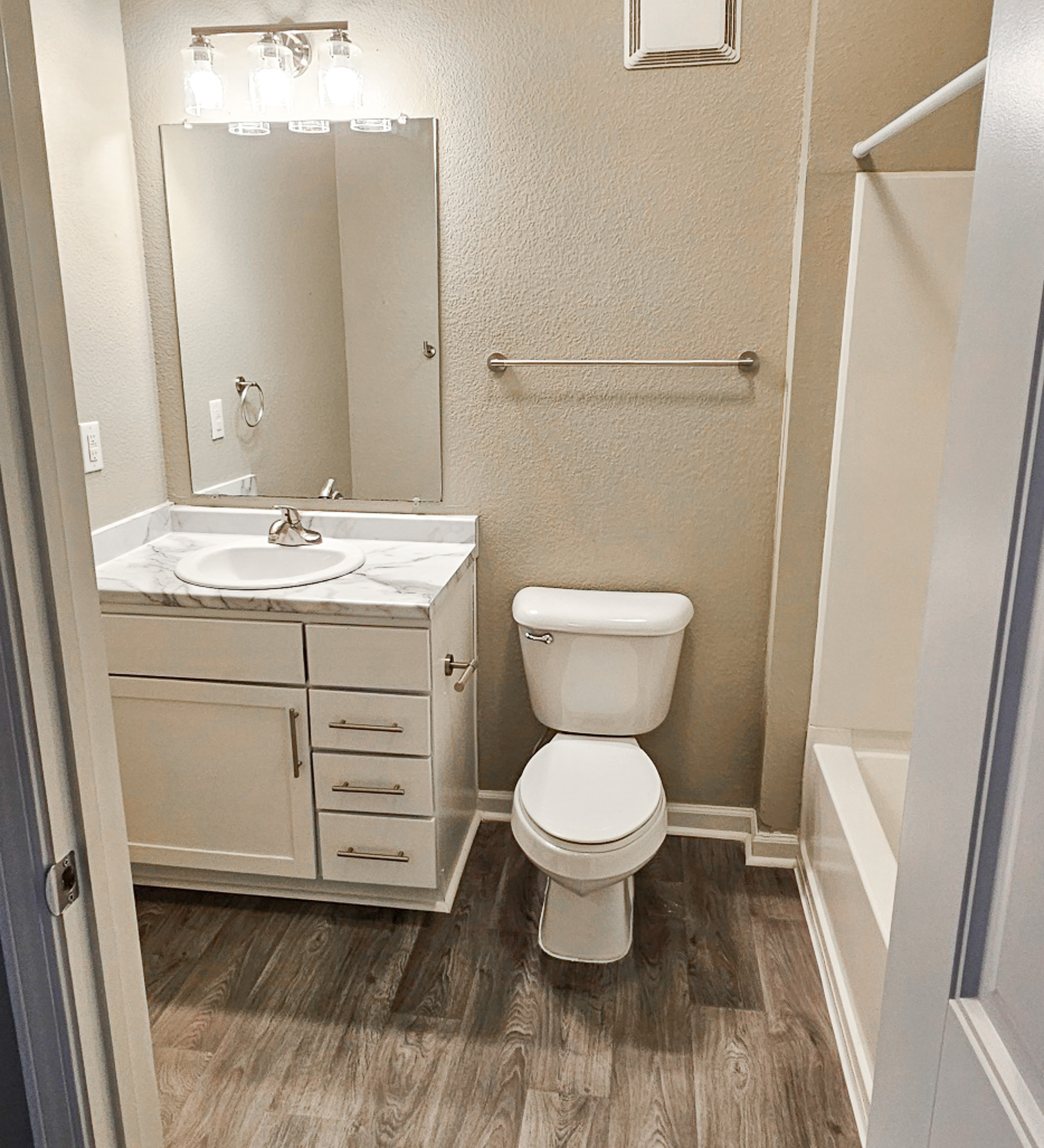 8 Mirage bathroom