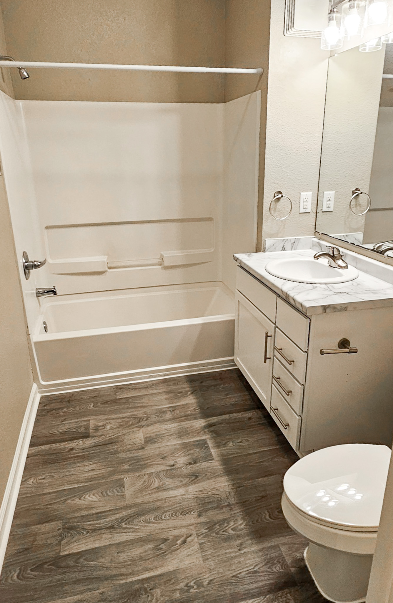9 Mirage bathroom