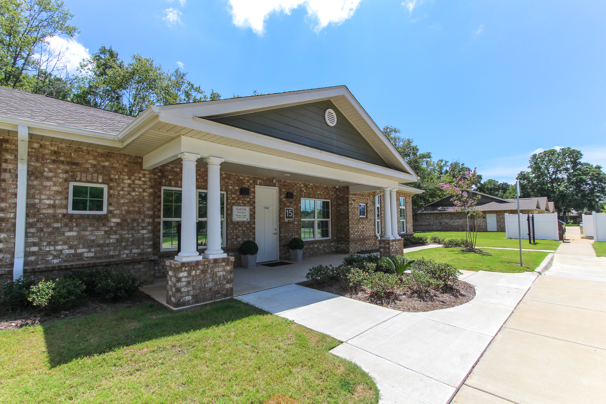10 South Oak Clubhouse
