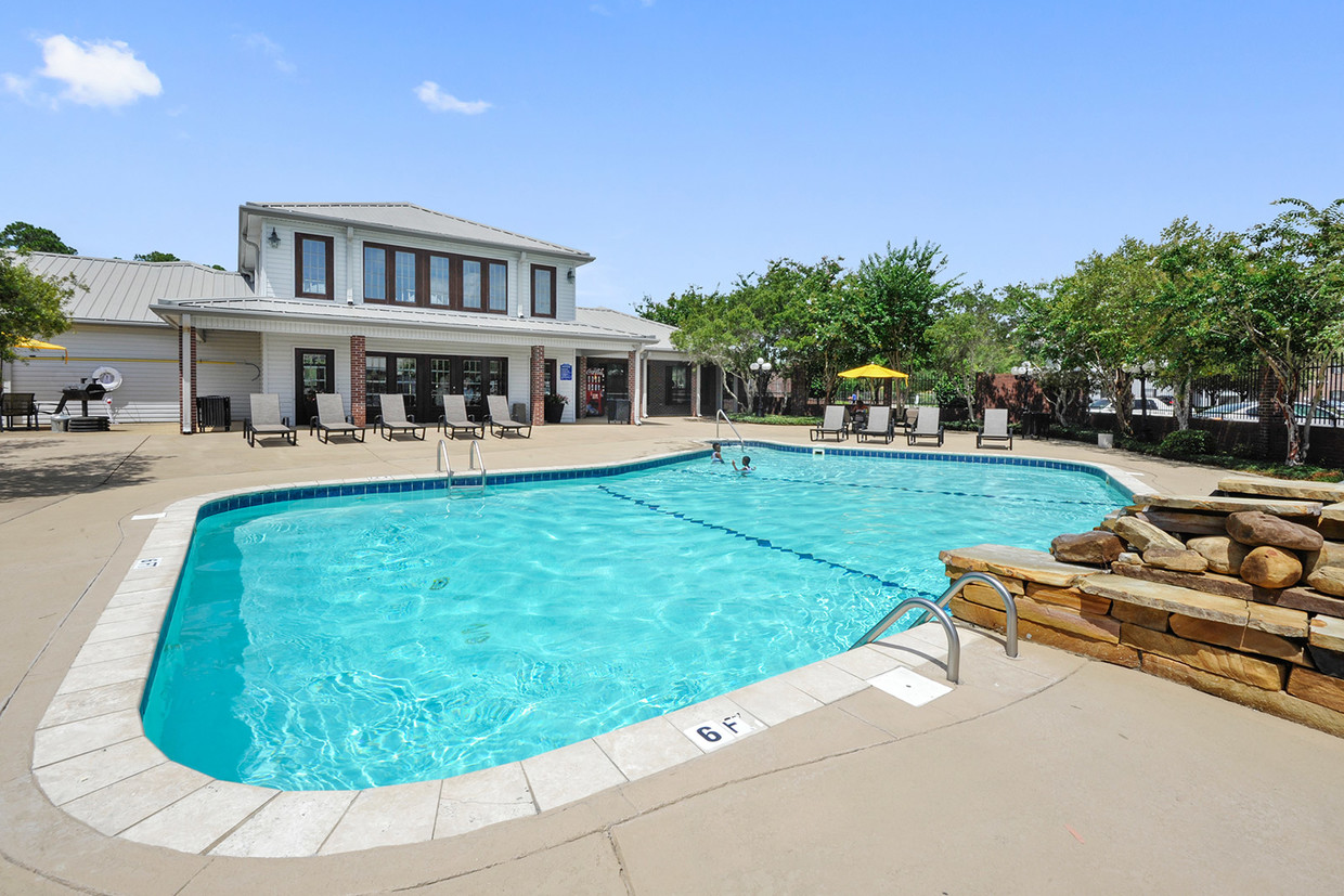 oxford-point-apartments-gulfport-ms-primary-photo